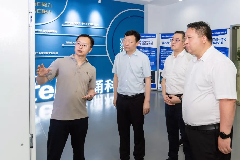 區(qū)委副書(shū)記、區(qū)政府黨組書(shū)記夏愛(ài)東一行蒞臨云涌科技專題調(diào)研指導(dǎo)工作